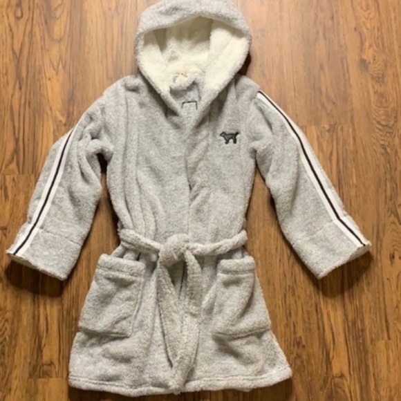 VS PINK Shimmer Robe - Picture 4 of 8